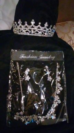 GorgeousPRINCESS TiARA and CZ jewelry