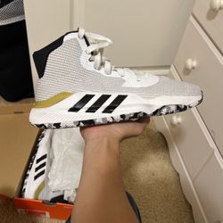 Adidas Pro Bounce 2019 size 8.5