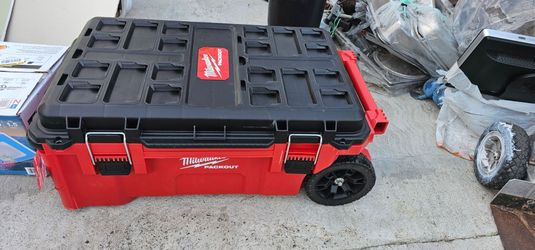 Milwaukee packout tool box