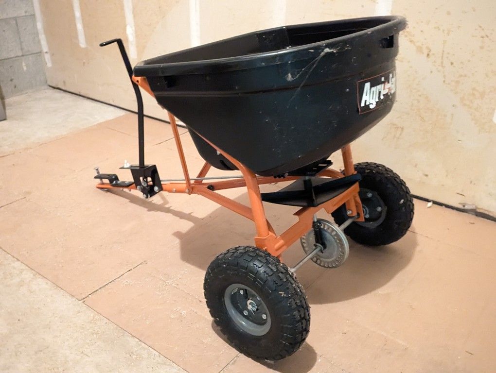 Broadcast Tow Spreader