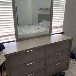 Bed Room Set “ Queen” 