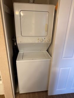 Maytag stacked washer/Electric dryer laundry center (model LSE7804ACE)