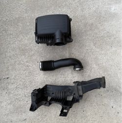 2019-2024 Dodge RAM 1500 Air Cleaner Intake Box Assembly 5.7L