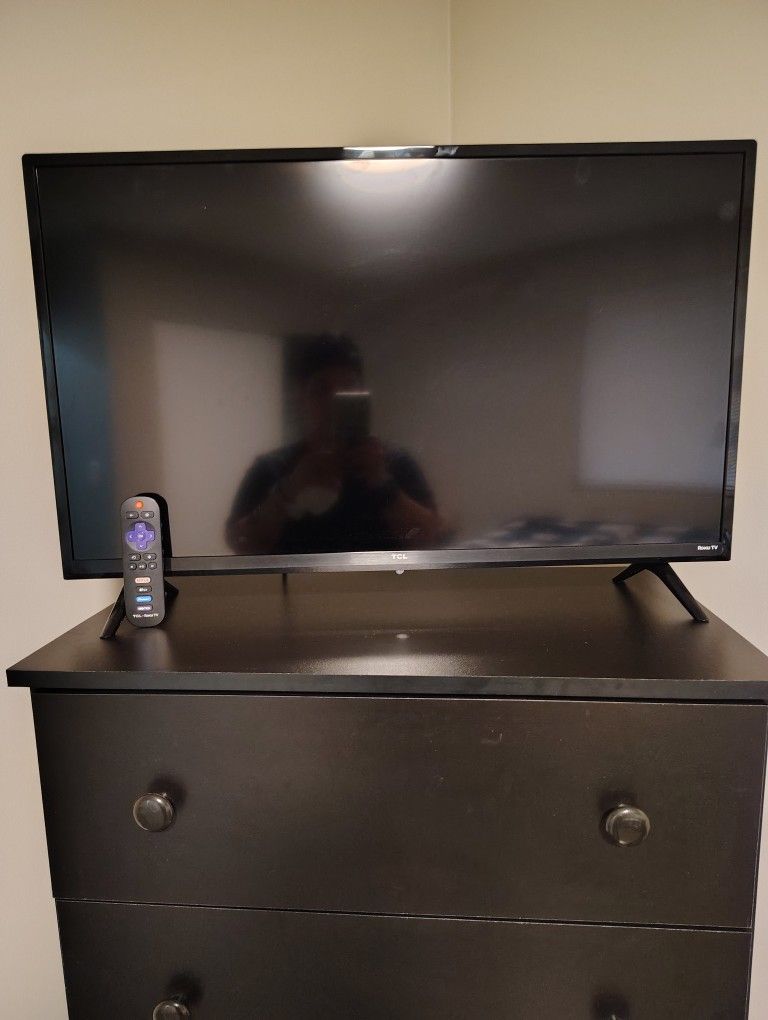 32' INCH HD LED TCL ROKU SMART TV