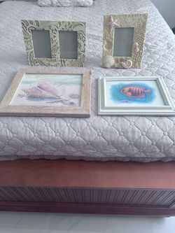 4 cuadritos 2 de pared y 2 de mesas.