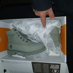Dark Green Timberlands