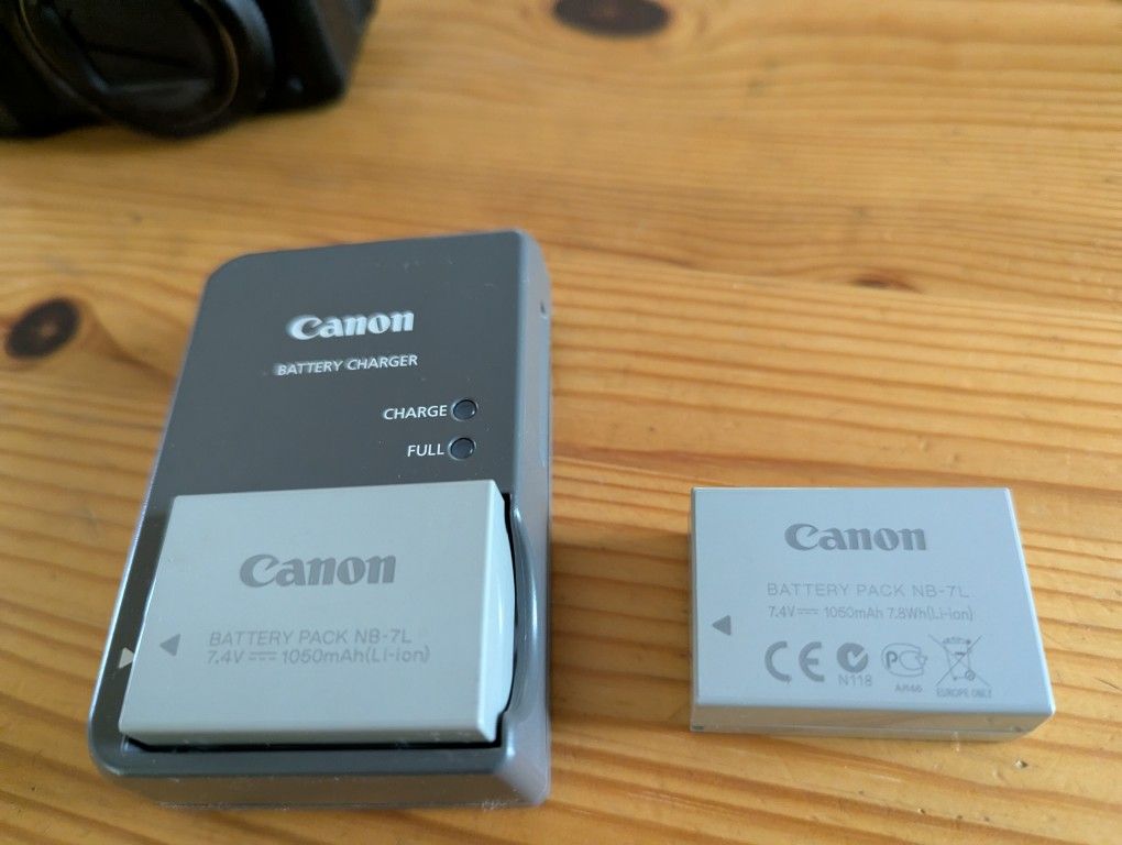 Cannon battery charger NN-7L 7.4V + 2 Batteries 