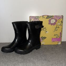 Black rain boots