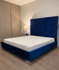 Blue and silver  bed / cama  azul con plateado