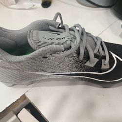 Nike Size 8 Cleats (only Wore For Am Hour)