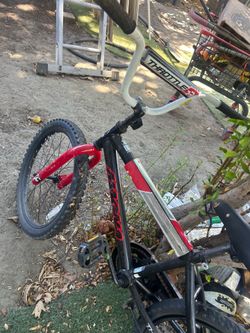 Throttle 3 BMX Bike 20 in Black/Red/White/Silver 1-Speed V-Brake