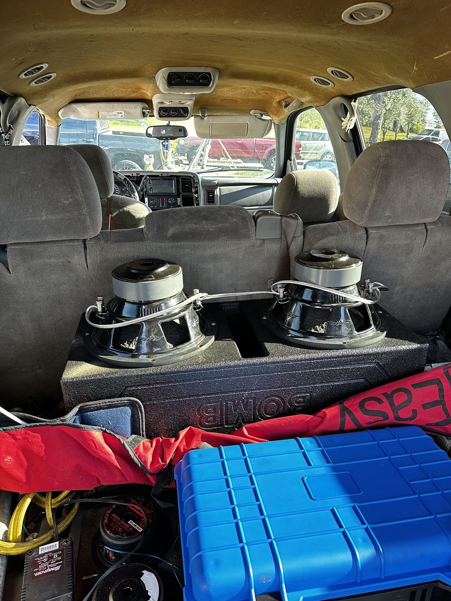 Two Skar 12s “1200w Max” Each With Amp