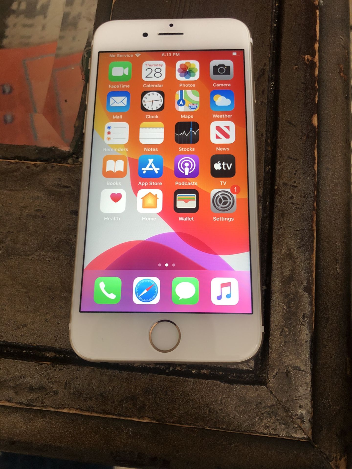 Good iPhone 6s. 64g. AT&T