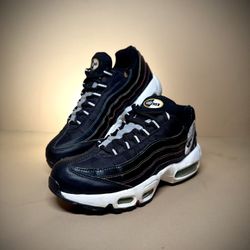 Nike Air Max 95 SE black crimson Cai1900-023 Windbreaker Women Sz 7