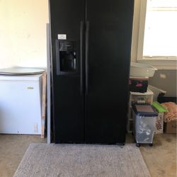 GE Fridge 2 Door Black