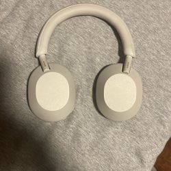 Sony XM5 Headphones 