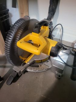 DeWalt DW715 12" Compound Miter Saw