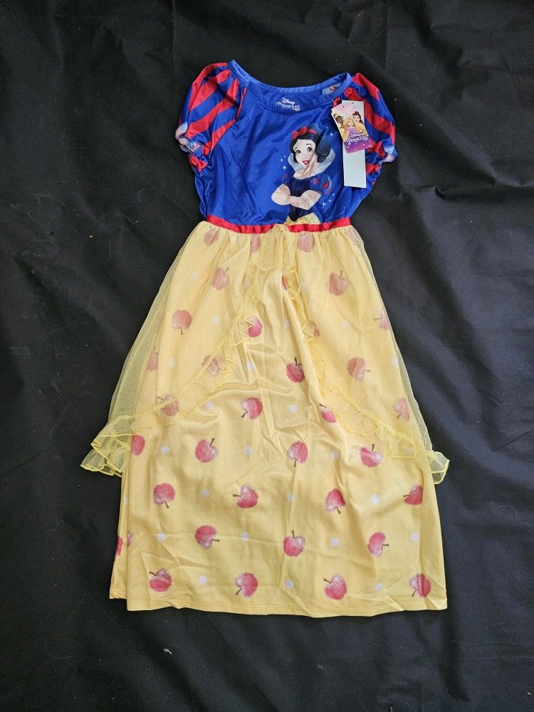 NWT. Satiny Snow White Nightgown Size 10/12 Large