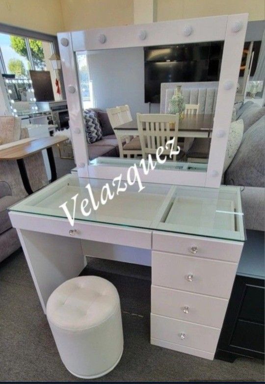 ✅️White Makeup Vanity Set with Lighted Mirror (Stool not included)✅️✅️