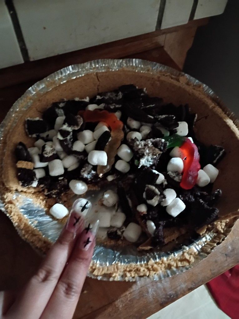Grave Yard Dirt Pie 🥧 Slices