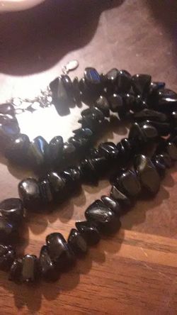 Gorgeous shiny black stone choker necklace type