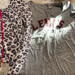 Levis Gray Teen Small T-shirt And Gray White And Gray Sweater 