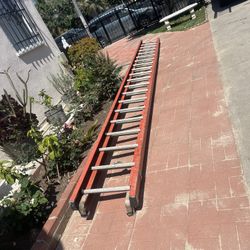 Escalera de 40 pies de fibra de vidrio buena marca muy buenas condiciones muy barata