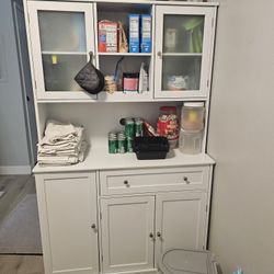 Kitchen Pantry/Hutch