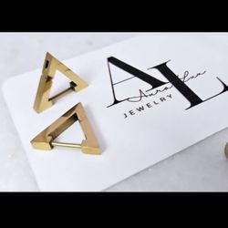 chic triangle Huggie earrings, beautifully finished in 18k gold plating. Designed to be tarnish-free and hypoallergenic,