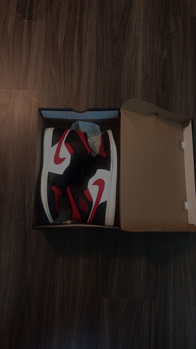 Jordan 1 Mid 