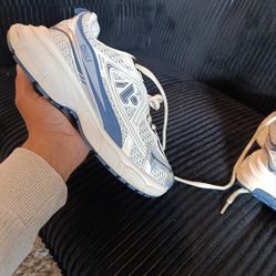 White & Blue Sneakers – Size 38 EU (Men’s 6 / Women’s 7.5–8) – Clean & Comfortable