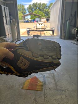 A2000 Wilson outfield glove