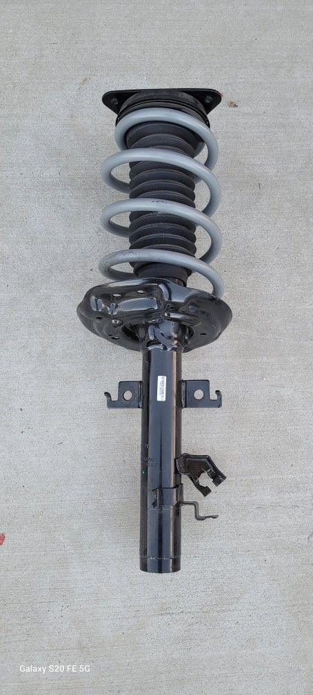 Nissan struts oem front Left and Right.
