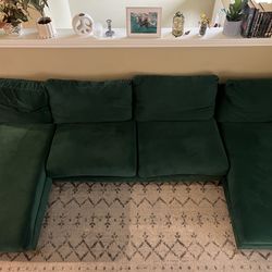 Double chaise Green velvet couch - great condition