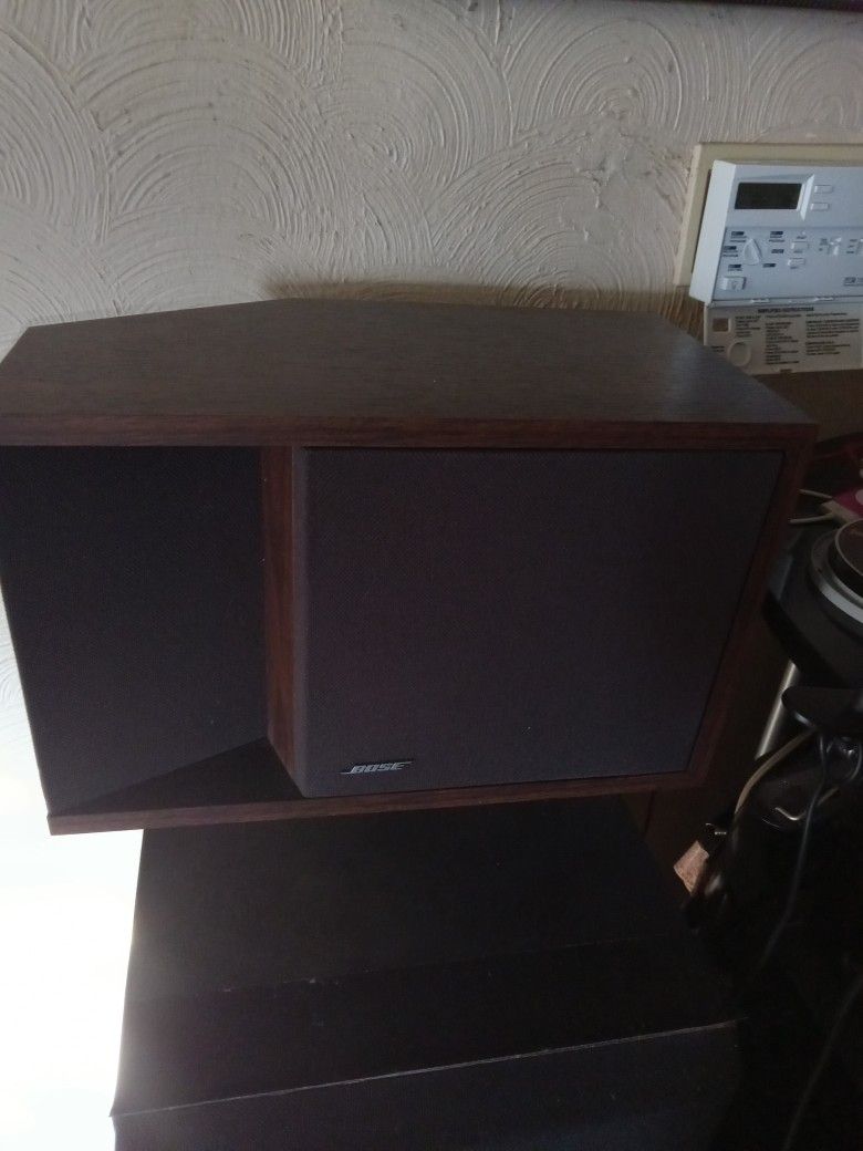 Bose 201 ' s Woodgrain Speakers