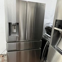 23 cu. ft. Counter Depth 4-Door French Door Refrigerator in Stainless Steel/ Nevera Cuatro Puertas 