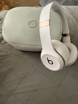 Beats Solo 4 (Sandstone)