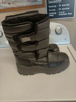 Snow boots size 10 20.00