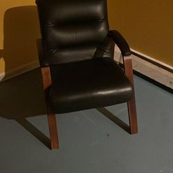 Good condition comfortable black chair
