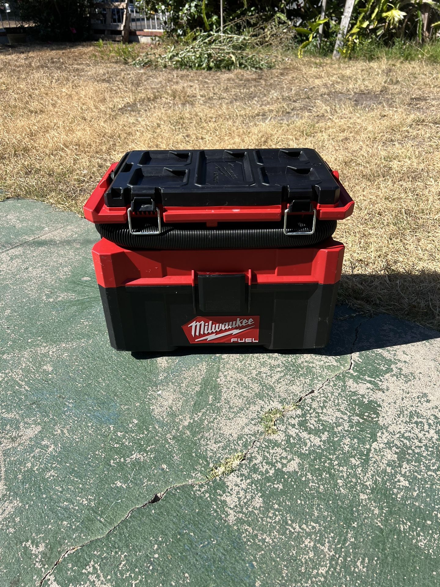Milwaukee M18 FUEL PACKOUT 18-Volt Lithium-Ion Cordless 2.5 Gal. Wet/Dry Vacuum (Vacuum-Only)