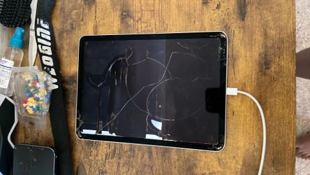 CRACKED lcd and screen iPad Air 5th Generation (2022), 64GB, Wi-Fi + Cellular, Unlocked