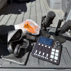 RODE RODECaster Duo Compact All-in-One Audio Production Podcast or Recording with Headphones and Mics