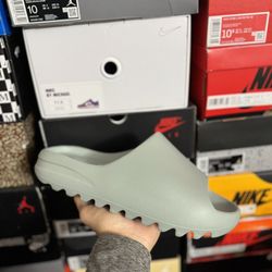 DS Adidas Yeezy Salt Slide size 10