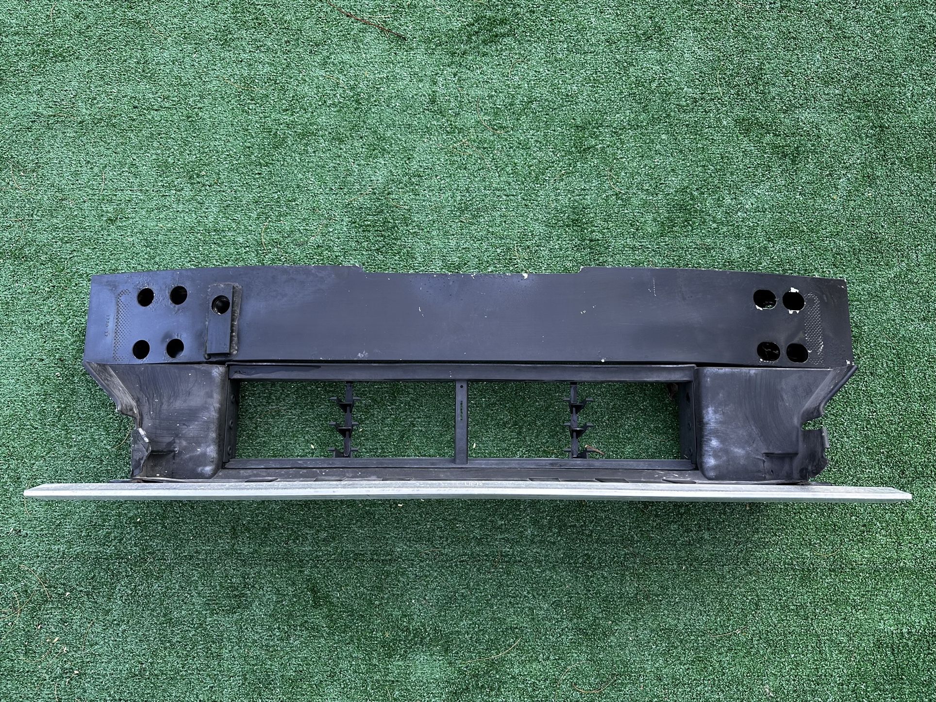 Infiniti Q60 Front Bumper Reinforcement Impact Bar Barra De Impacto Delantero 2017 2018 2019 2020 2021 2022