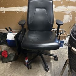 LEATHER X LARGE OFFICE CHAIR