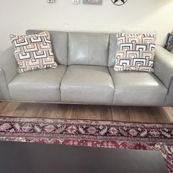 Thomas Living room Set $2000 