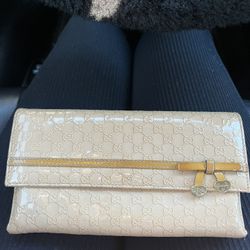 Gucci Ribbon CharmWallet🤎