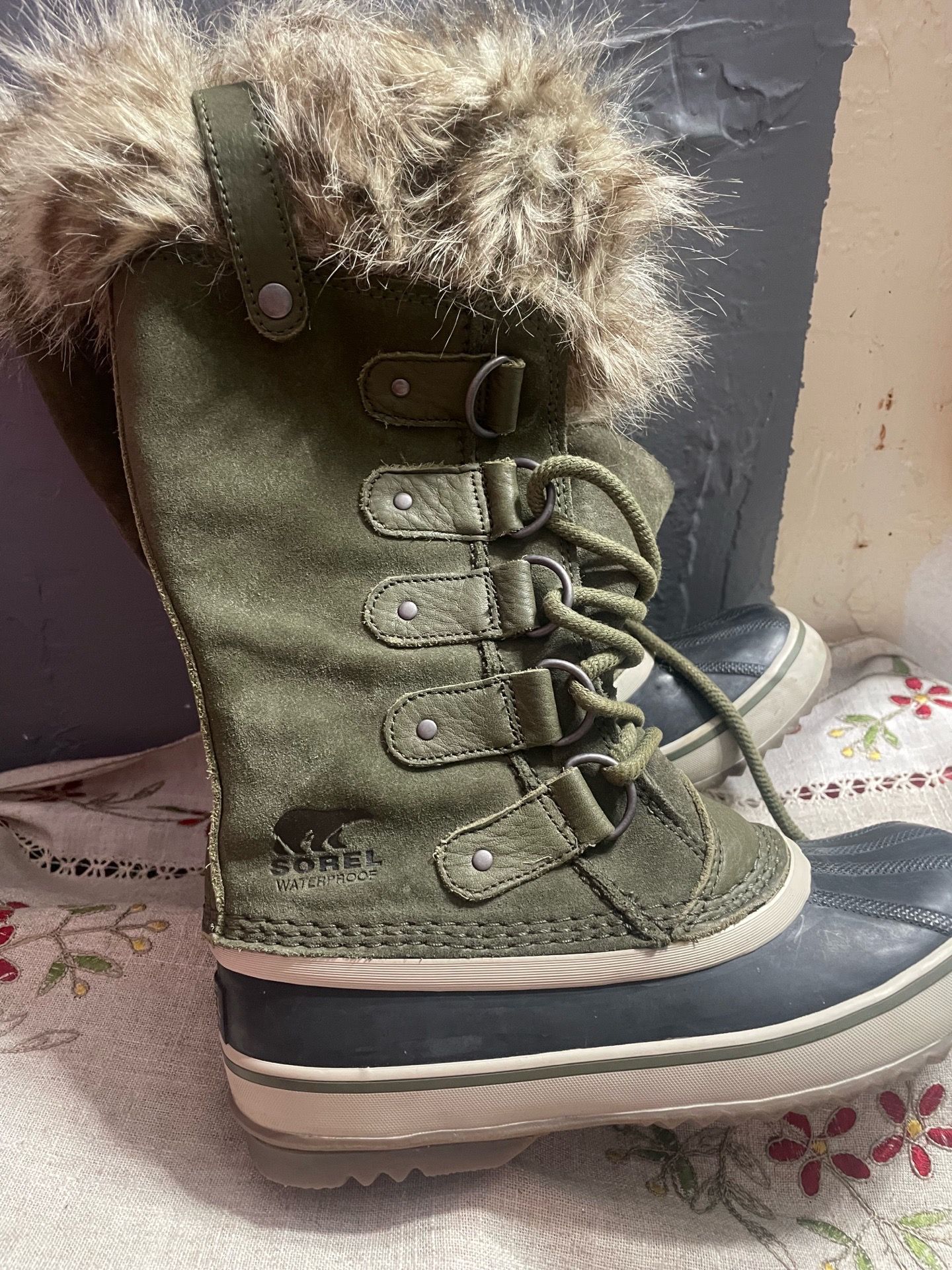 Women Sorel snow boots