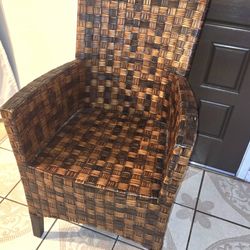 Solid wicker chair