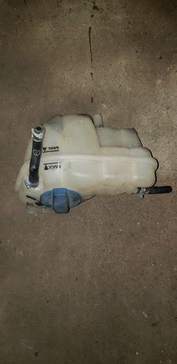 Audi a8 coolant bottle